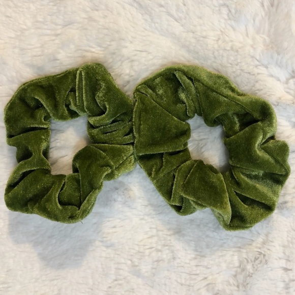 **❣️SOLD❣️**✨🆕NEW💗VELVET HAIR SCRUNCHIES SET💗 - Picture 4 of 6